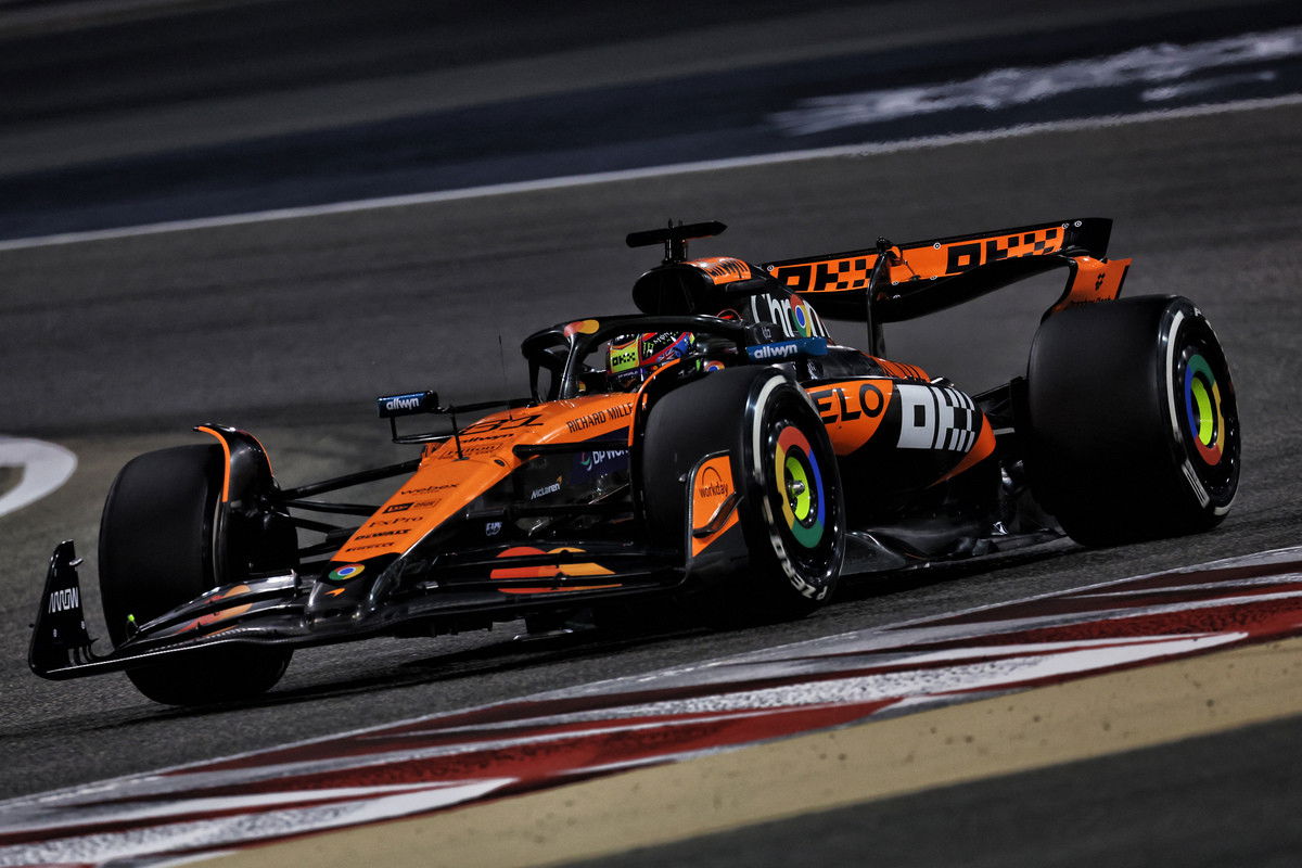 Piastri heads mighty McLaren charge in Bahrain