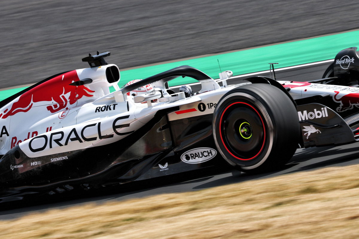 Verstappen picks McLaren’s pocket to steal Japanese GP pole