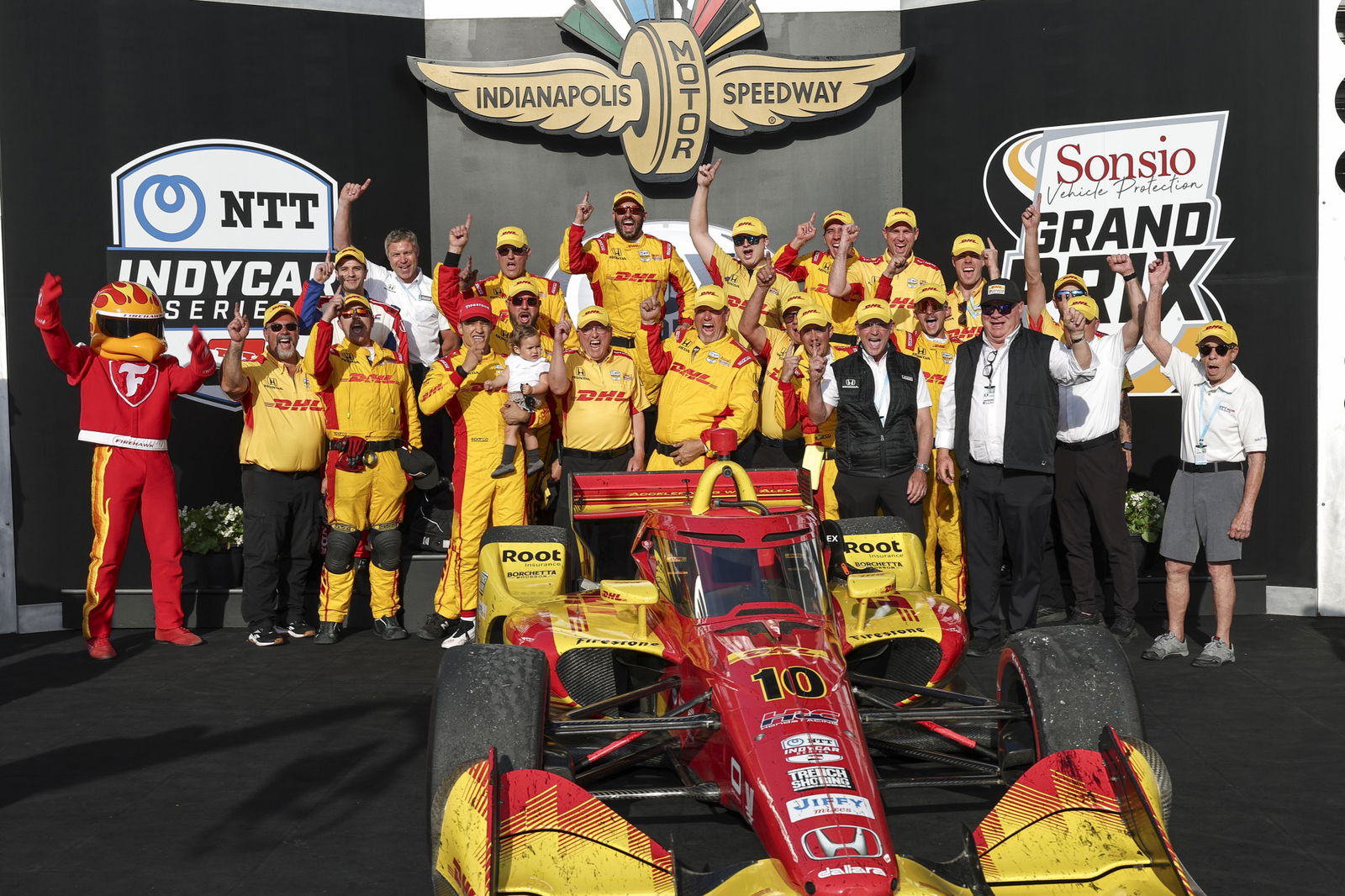 Palou continues hot streak at IMS road course