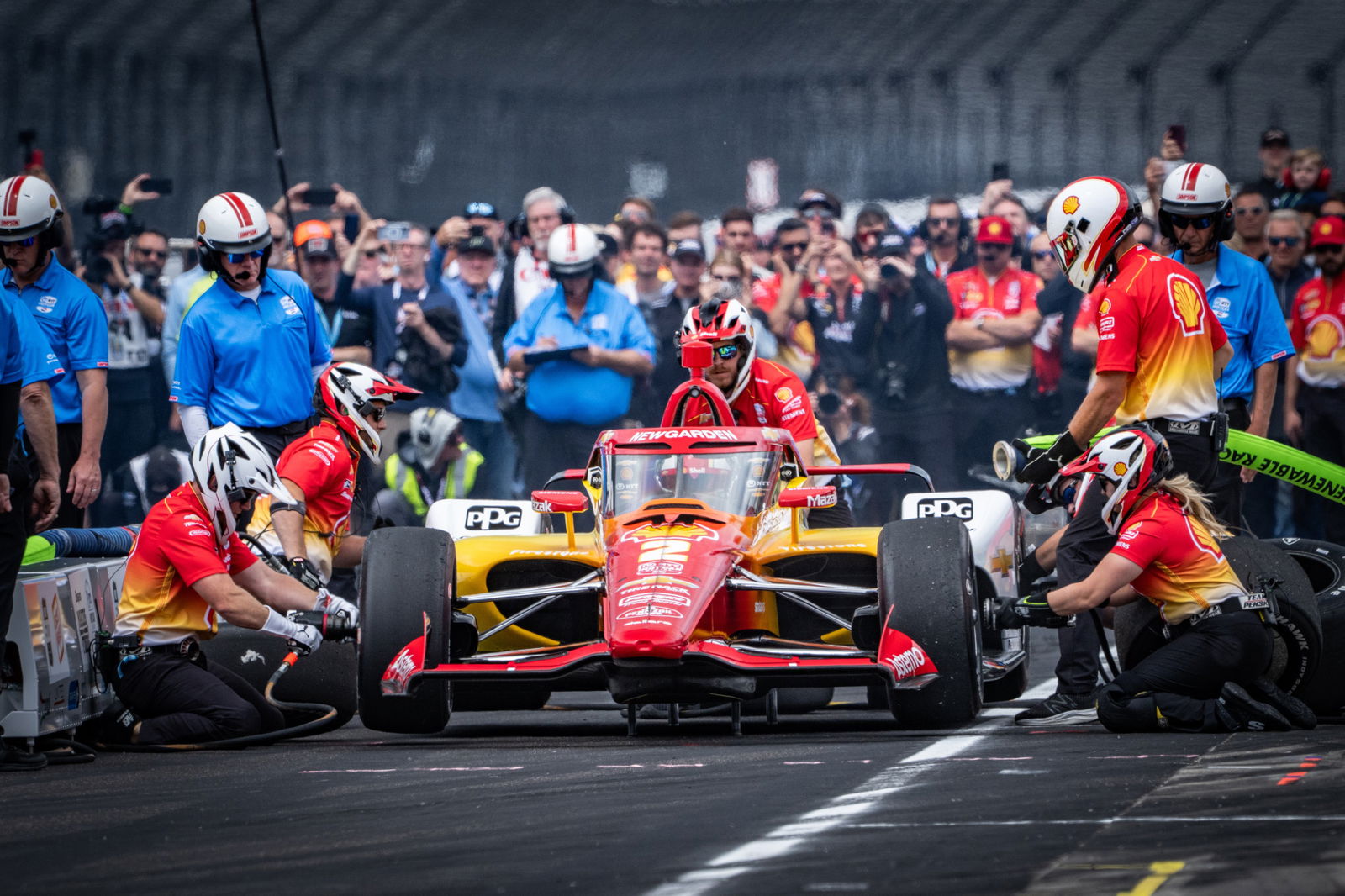 Team Penske performs a pit stop on the #2 Josef Newgarden car.