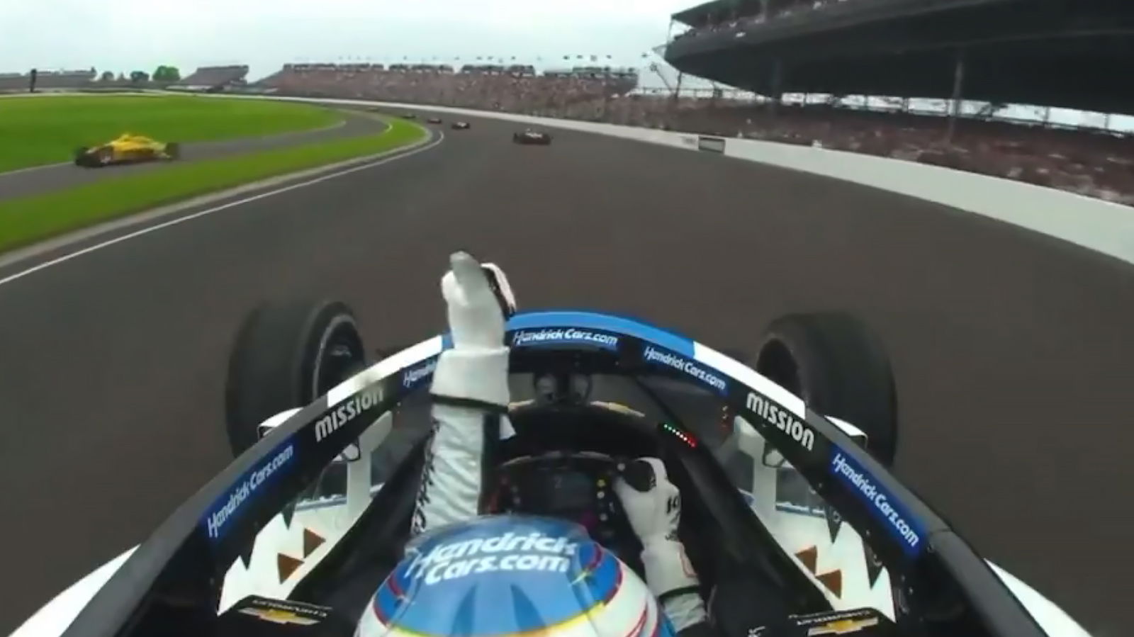 Larson apologises to McLaughlin for snarky Indy 500 gesture
