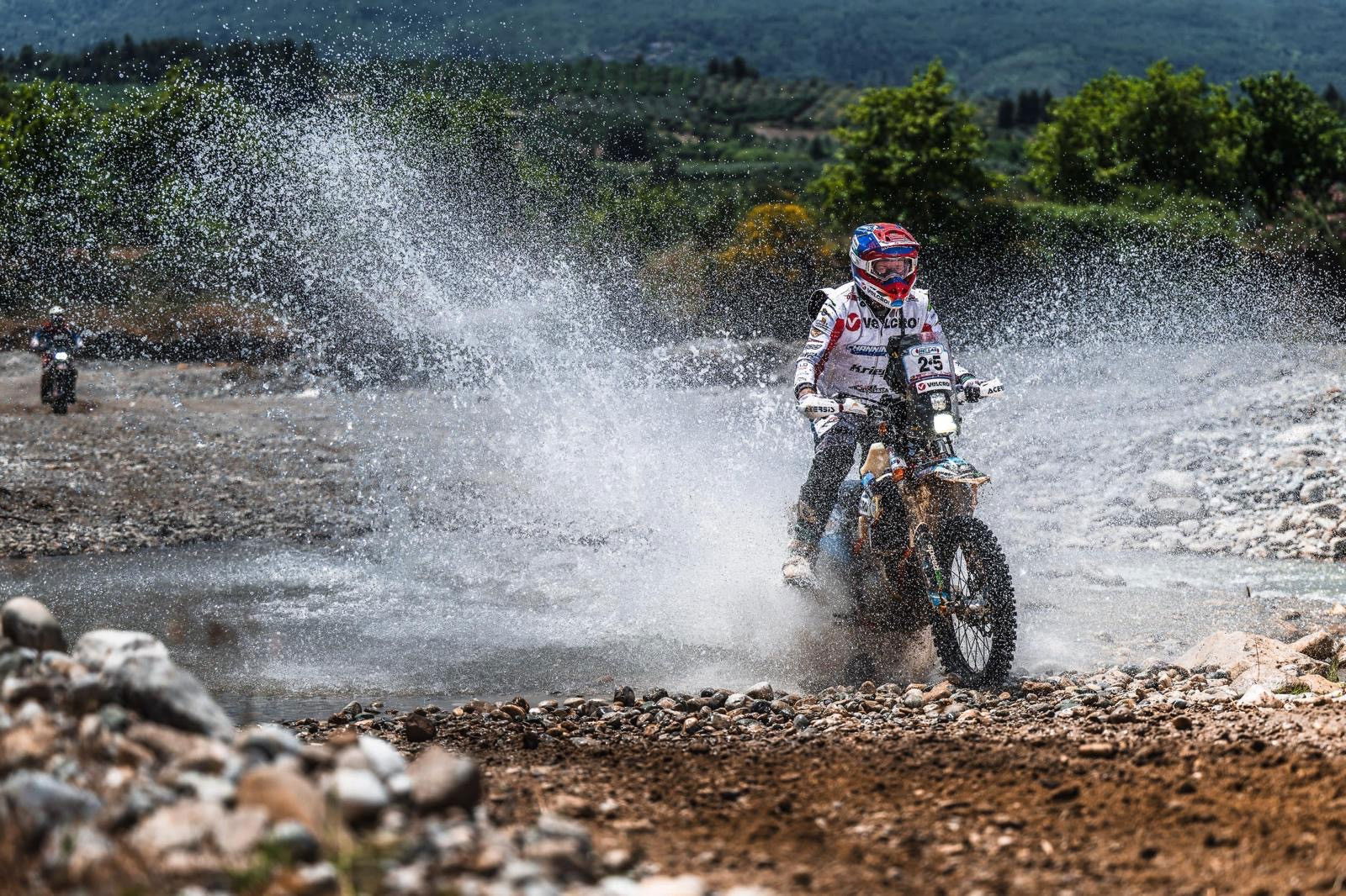 Aussie off-road rider records impressive finish despite broken bones