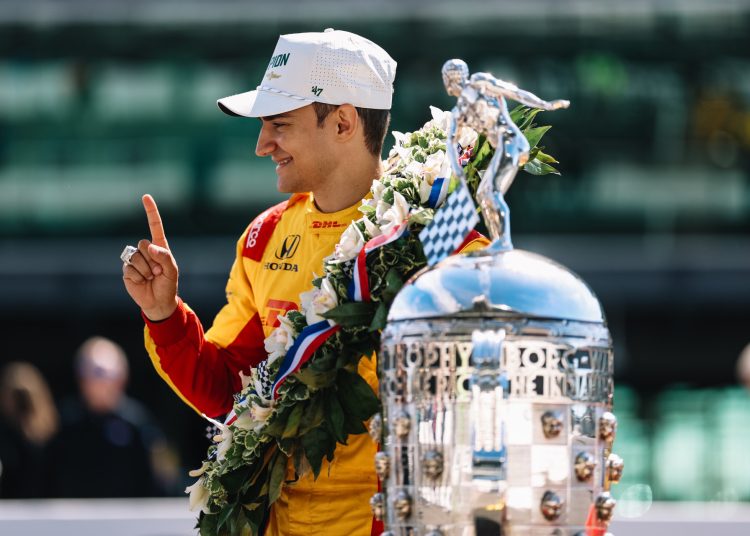 Alex Palou with the Borg-Warner Trophy.