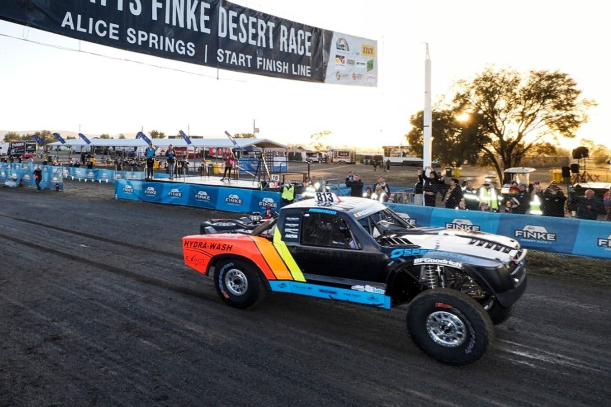 Robinsons one-two at Tatts Finke Desert Race halfway mark
