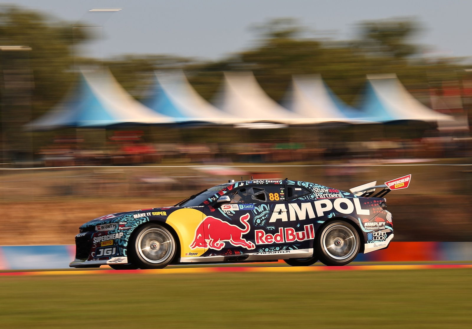 Feeney defeats Ford onslaught for Darwin Race 1 pole