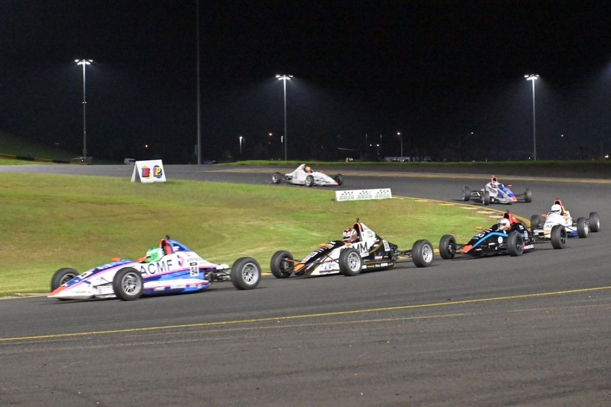 Williams and Crossland dominant among Hi-Tec Oils Super Series support