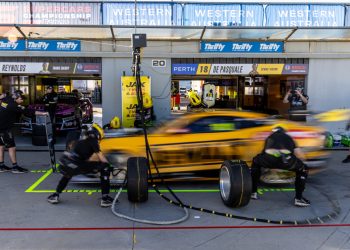 Team 18 performs a pit stop in Perth. Image: InSyde Media