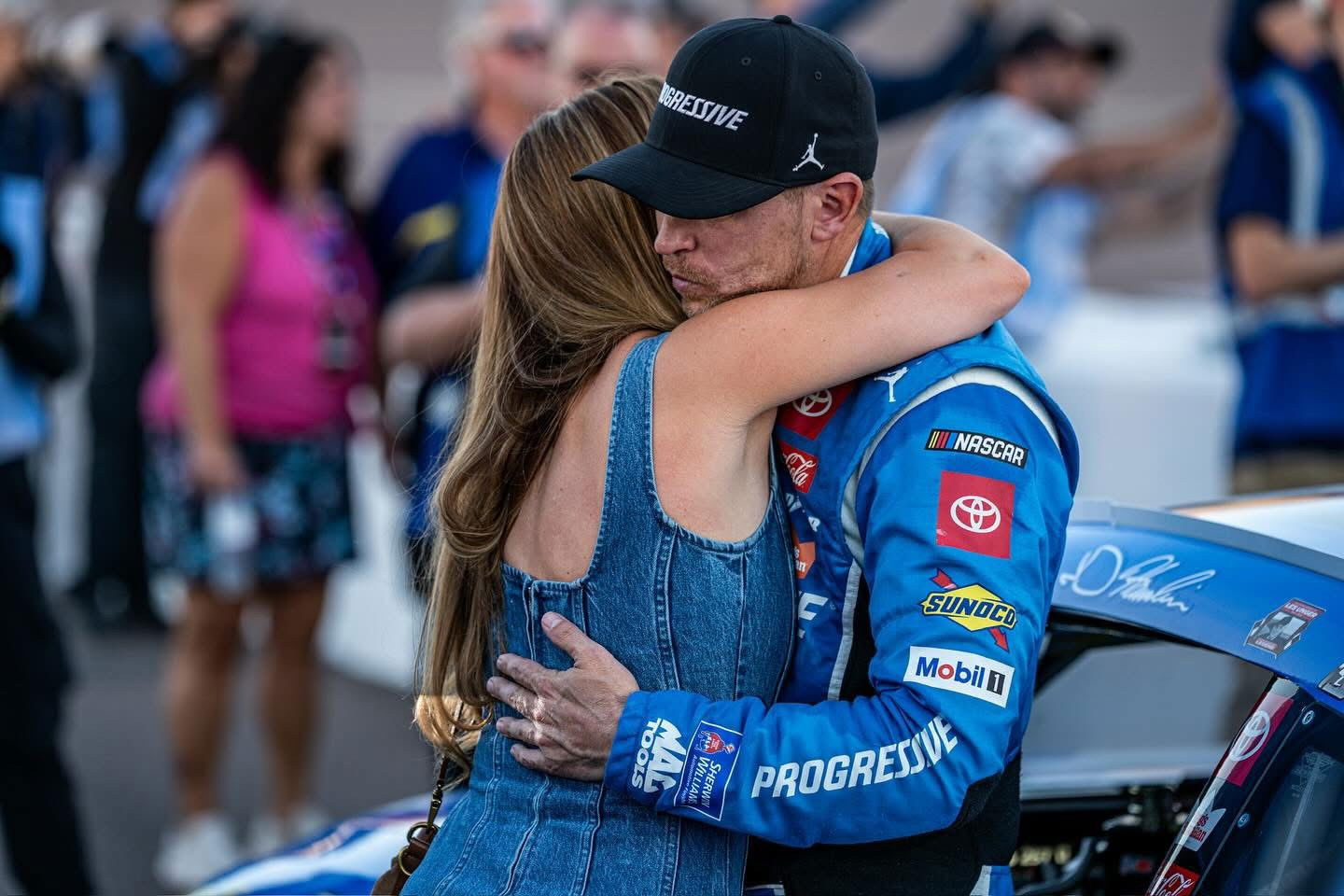 Denny Hamlin falls short in overtime as Kyle Larson wins 2025 NASCAR Cup Series title