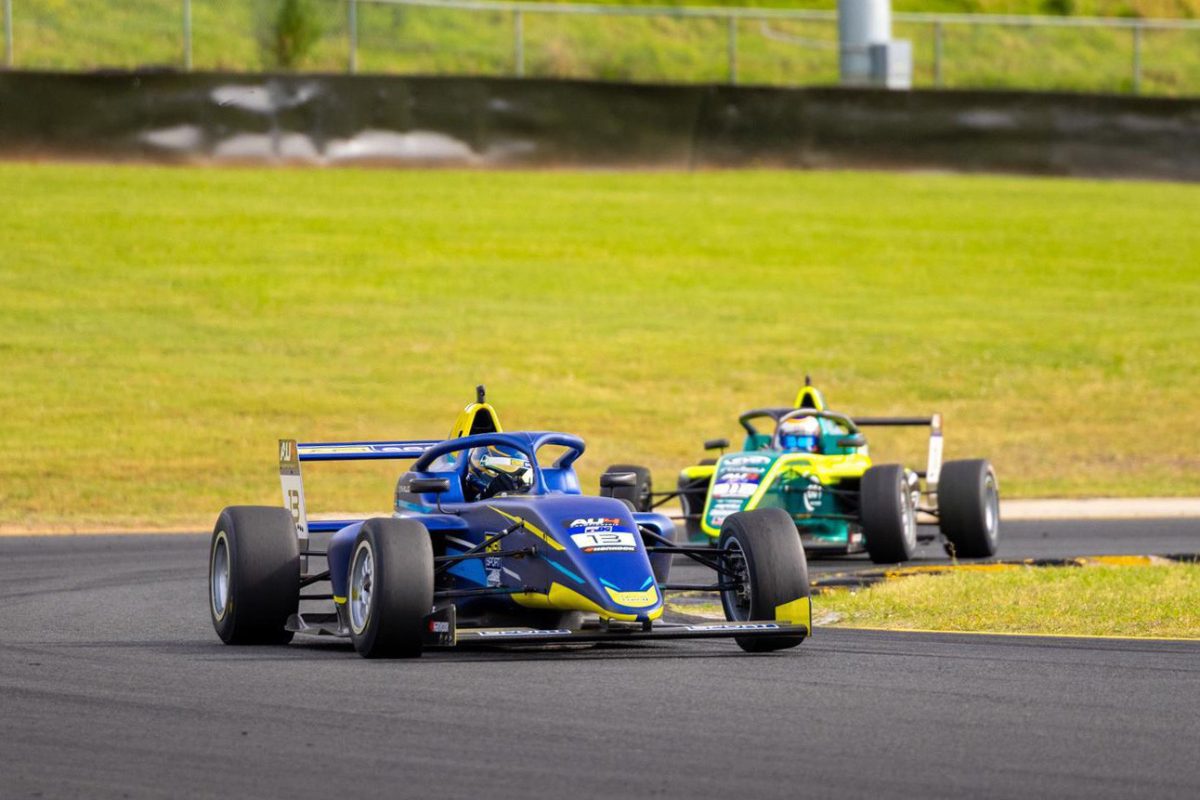 AU4 Championship cars at Sydney Motorsport Park.