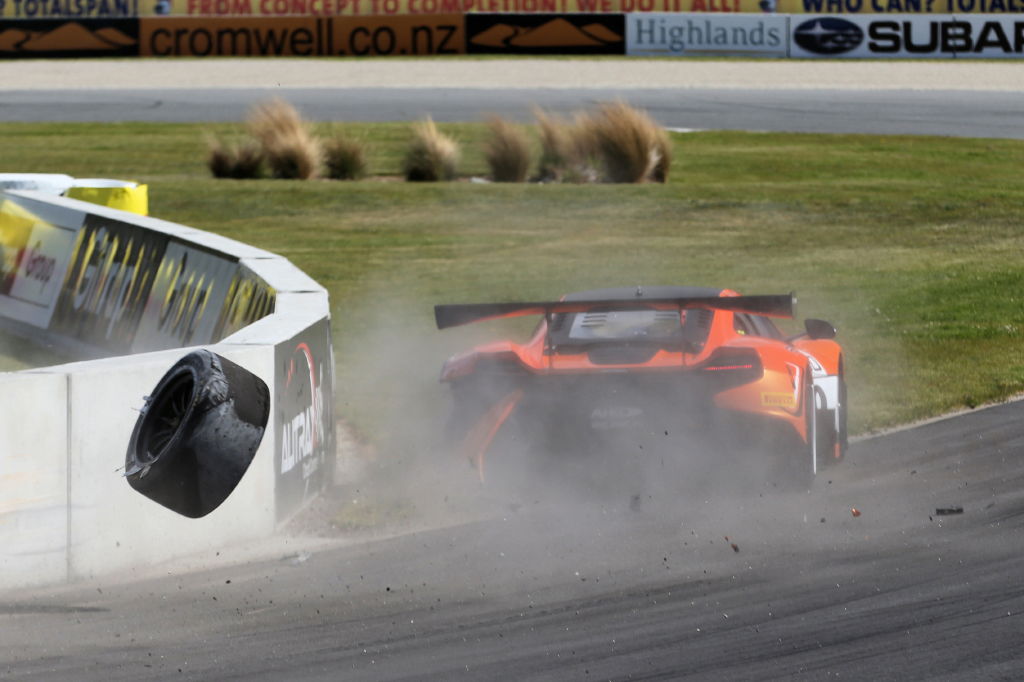 Matt Kingsley turned the #60 Tekno McLaren into a three-wheeler during the first qualifying session for the Highlands 101 in New Zealand