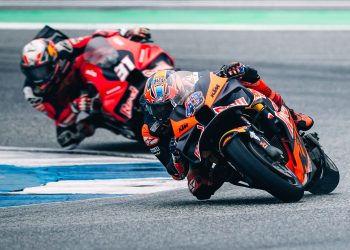 Jack Miller ahead of Pedro Acosta at the Thailand Motorcycle Grand Prix. Image: Rob Gray/Polarity Images