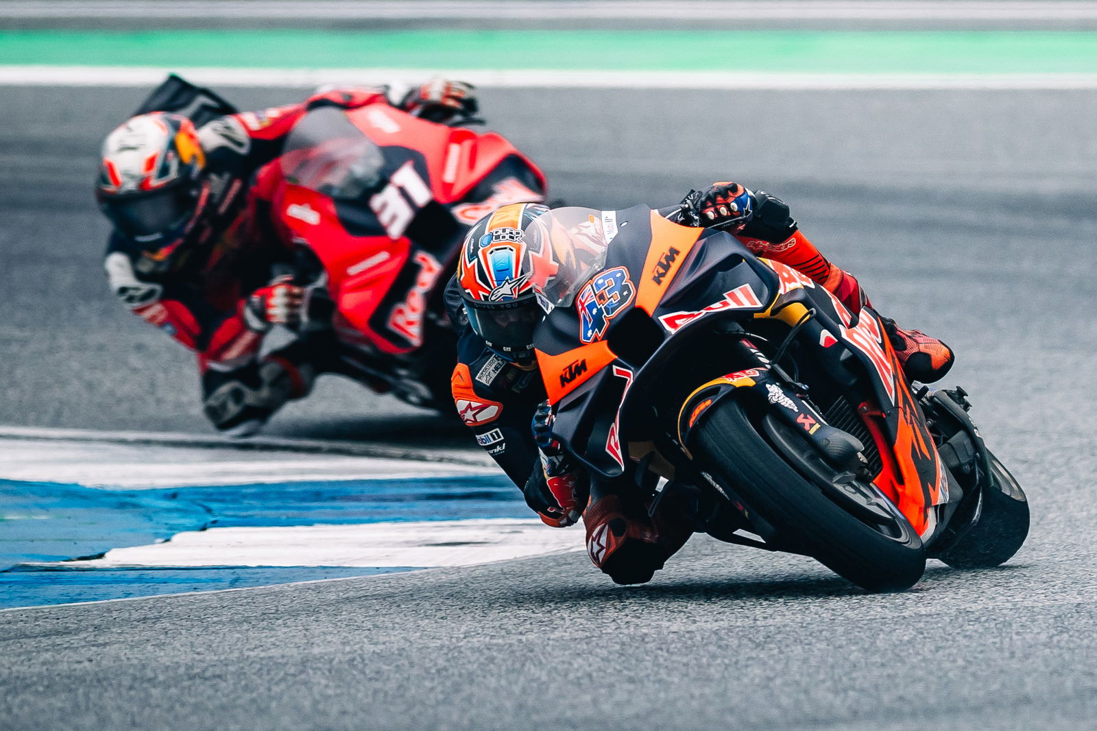 Jack Miller ahead of Pedro Acosta at the Thailand Motorcycle Grand Prix. Image: Rob Gray/Polarity Images