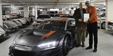 Audi's Chris Reinke hands over the final car to Michael Doppelmayr.