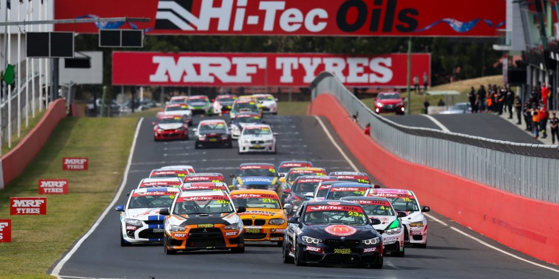 The start of the 2024 Bathurst 6 Hour.