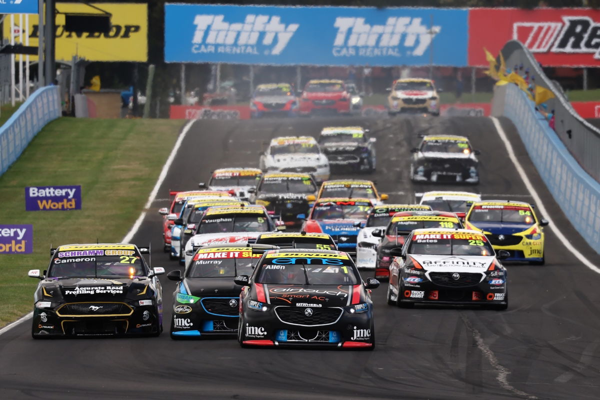 Pile-up red flags Super 2/3 first race on Mt Panorama
