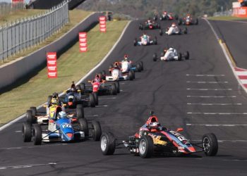 Plenty of dramas in the three Formula Ford races. Image: Speedshots