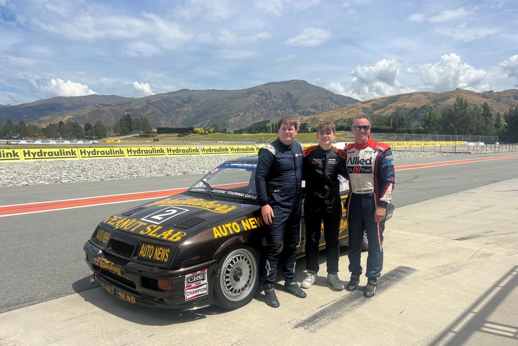 Ford CEO Jim Farley, his son Jameson and Greg Murphy with Peter Sturgeon's famed Peanut Slab Ford Sierra at Highlands_32