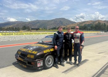 Ford CEO Jim Farley, his son Jameson and Greg Murphy with Peter Sturgeon's famed Peanut Slab Ford Sierra at Highlands_32