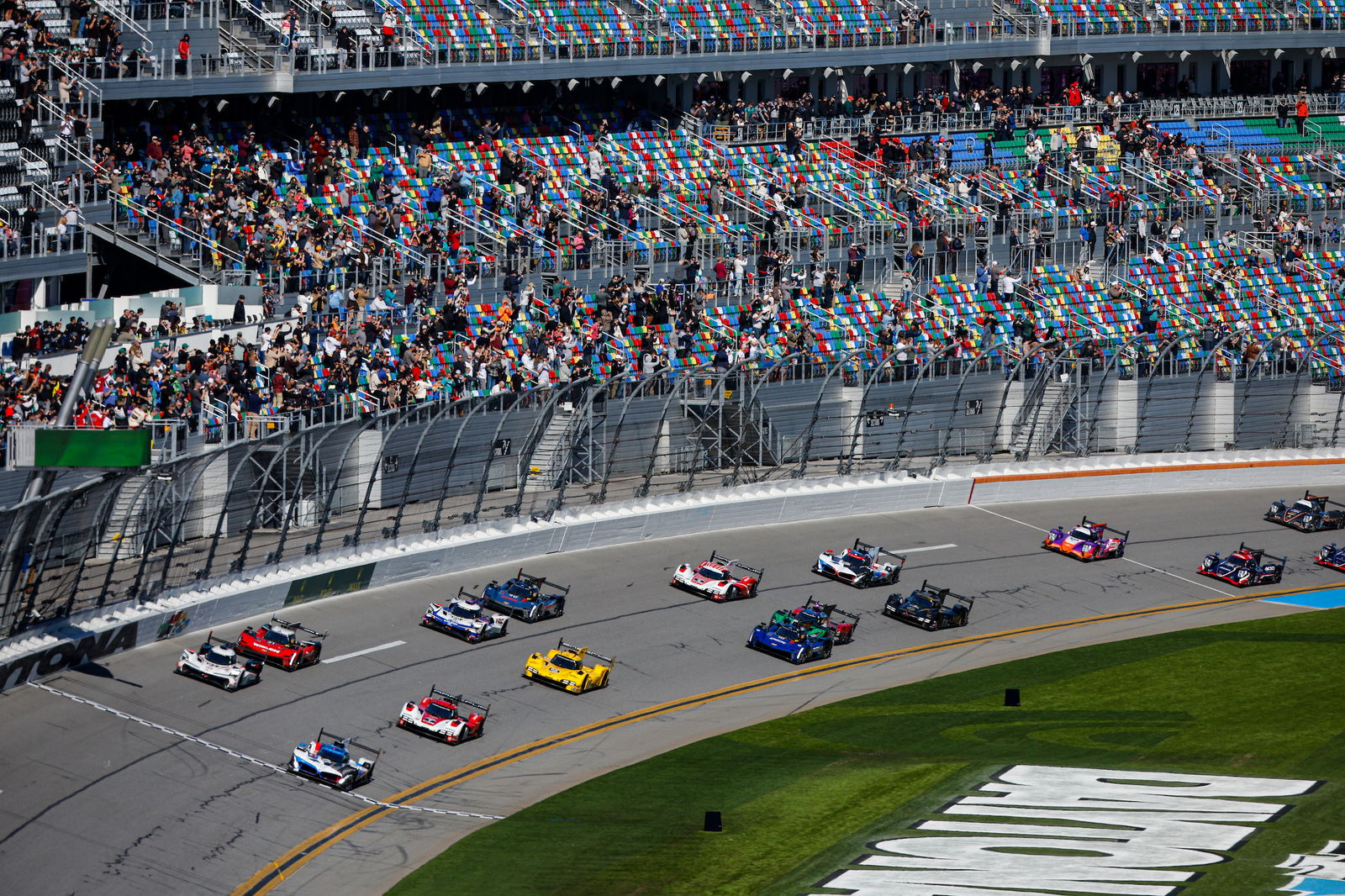 The start of the 2025 Daytona 24. Image: The #65 Ford Multimatic Motorsports Ford Mustang GT3.