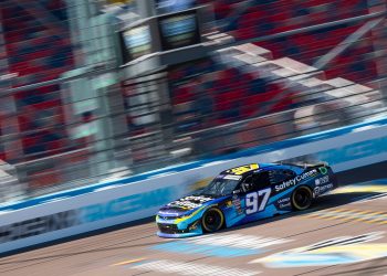 Shane van Gisbergen drives his Kaulig Racing Chevrolet at Phoenix Raceway. Image: Shane van Gisbergen X