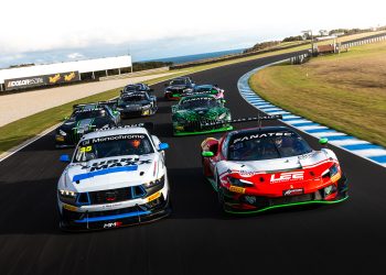 GT3 and GT4 cars at Phillip Island.