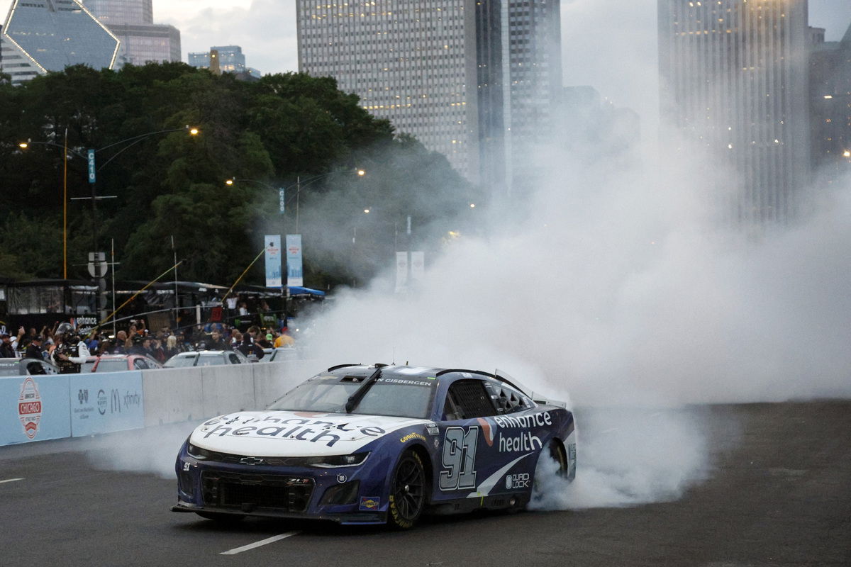 Shane van Gisbergen had good friend Max Verstappen "screaming" for him to win in NASCAR