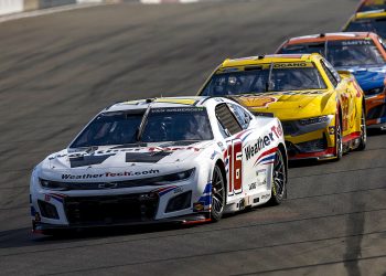 Shane van Gisbergen in the #16 Kaulig Racing Chevrolet Camaro.