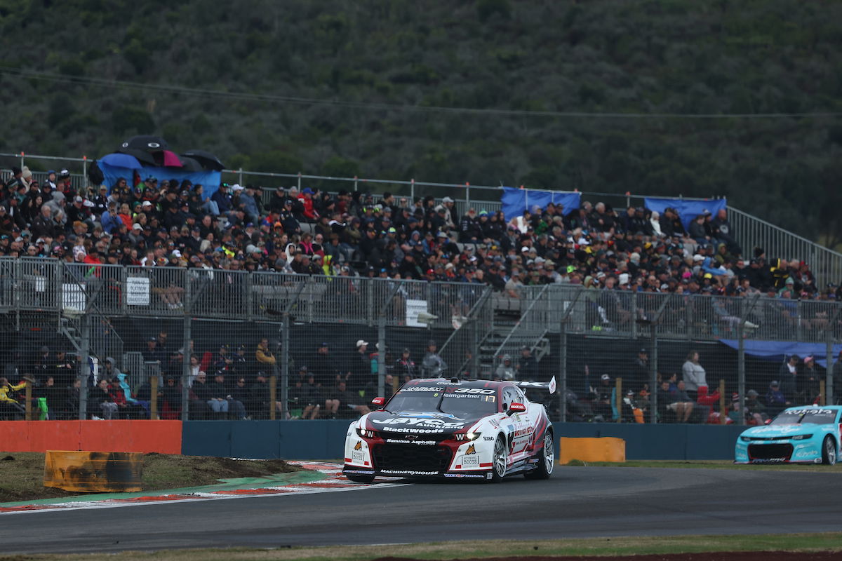 Supercars attracts bumper Taupo crowd