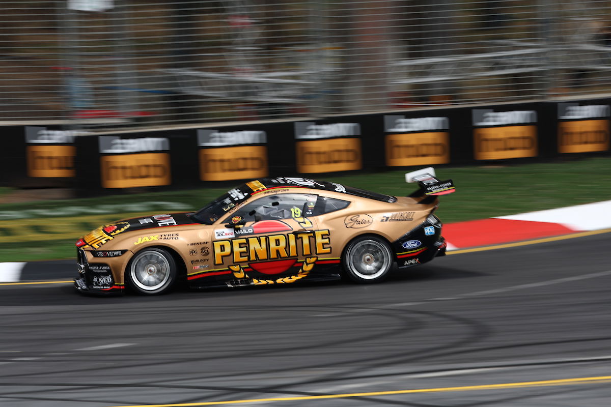Payne flies to provisional pole, SVG qualifies 15th