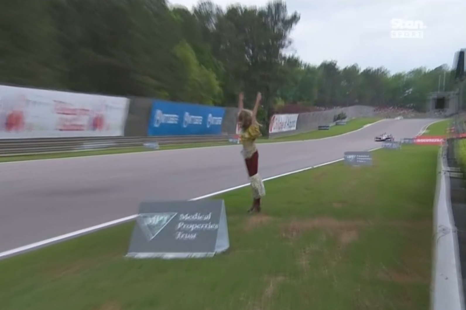 VIDEO: Mannequin falls onto track during IndyCar race and leaves McLaughlin “mad”
