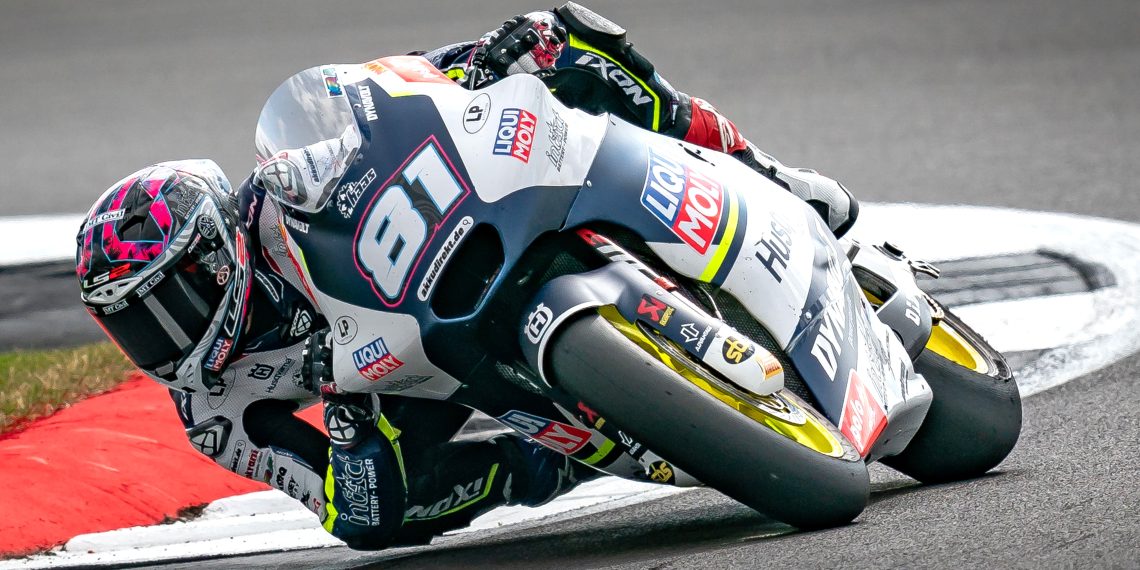 Senna Agius races for IntactGP.