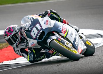 Senna Agius races for IntactGP.