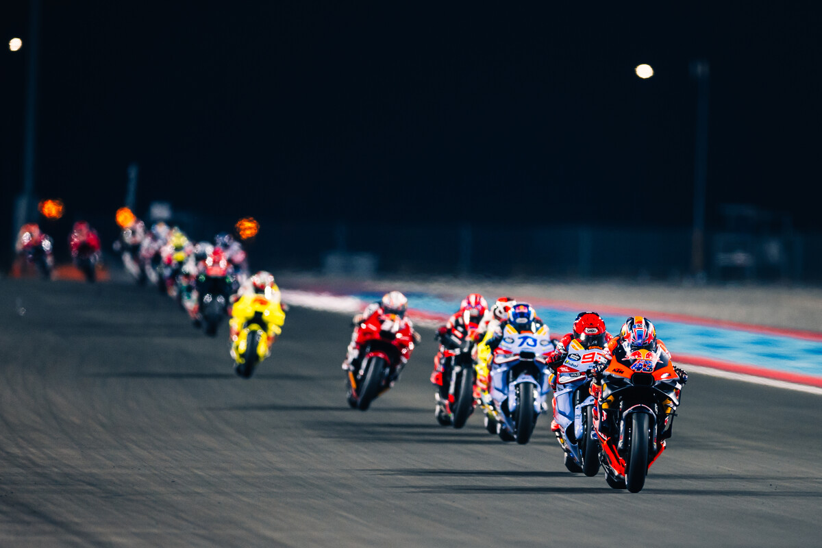 Jack Miller (#43) was only briefly ahead of Marc Marquez (#93) in the Qatar MotoGP Sprint. Image: KTM Images/Polarity Photo