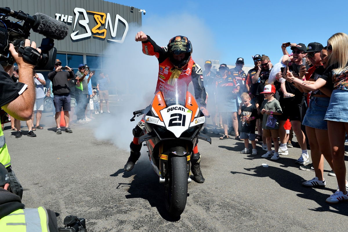 Waters wins his fourth Australian Superbike title
