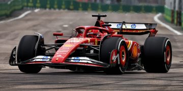 Charles Leclerc has narrowly beaten Lando Norris to end opening practice for the Singapore Grand Prix fastest. Image: XPB Images