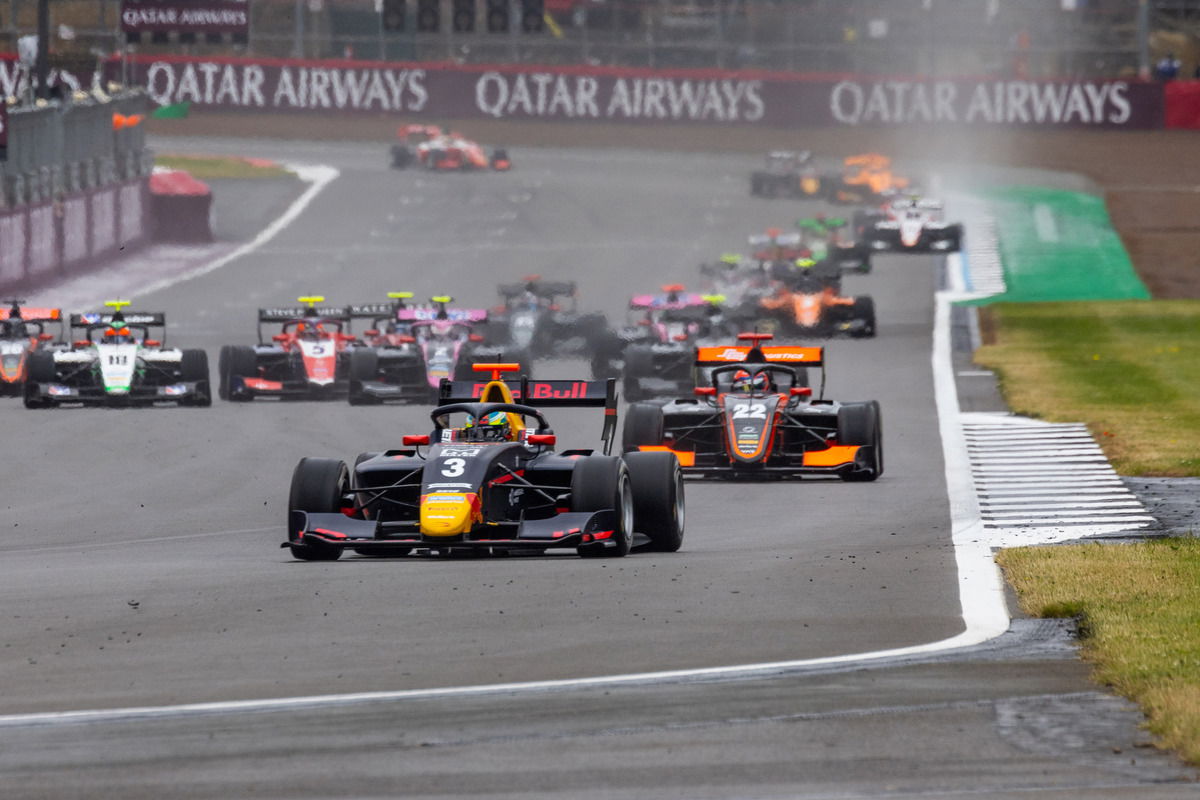 Arvid Lindblad won a chaotic Formula 3 Feature in Silverstone as the weather played a critical factor. Image: XPB Images