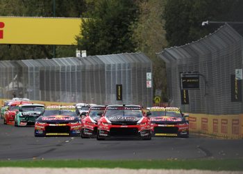 Supercars converge of Turn 3 of the Albert Park Grand Prix Circuit in Race 4 of the 2023 championship as part of the Melbourne SuperSprint at the F1 AGP