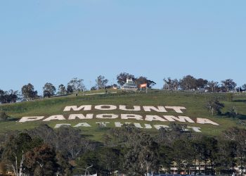 Bathurst Kart Club has called for a delay on DA voting for the proposed kart track at Mt Panorama