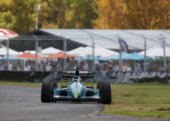 Valtteri Bottas uses up every millimetre of road, and a little bit more, while driving the 1989 Leyton House F1 car at the 2024 Adelaide Motorsport Festival. Image: Adelaide Motorsport Festival