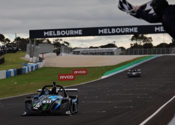 Peter Paddon turned the tables from second on Saturday to win Sunday's Race 2 in Radical Cup Australia. Image: MA Speedshots
