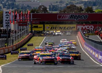 The start of last year's Bathurst 1000. Image: InSyde Media