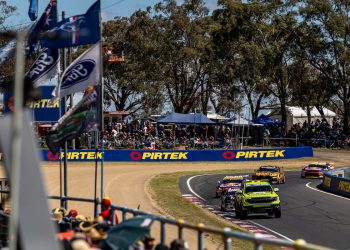 The Safety Car leads the Supercars Championship field at the Bathurst 1000 at Mount Panorama in October 2023