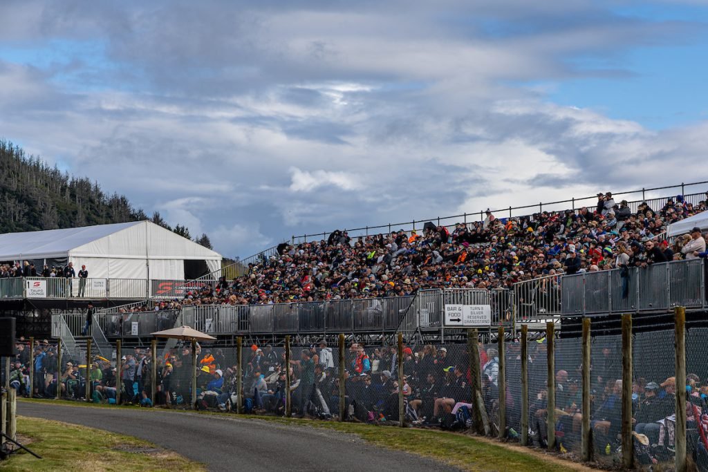 The big crowd at Taupo. Image: InSyde Media