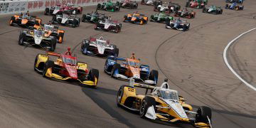 The start of the second IndyCar race at Iowa Speedway.