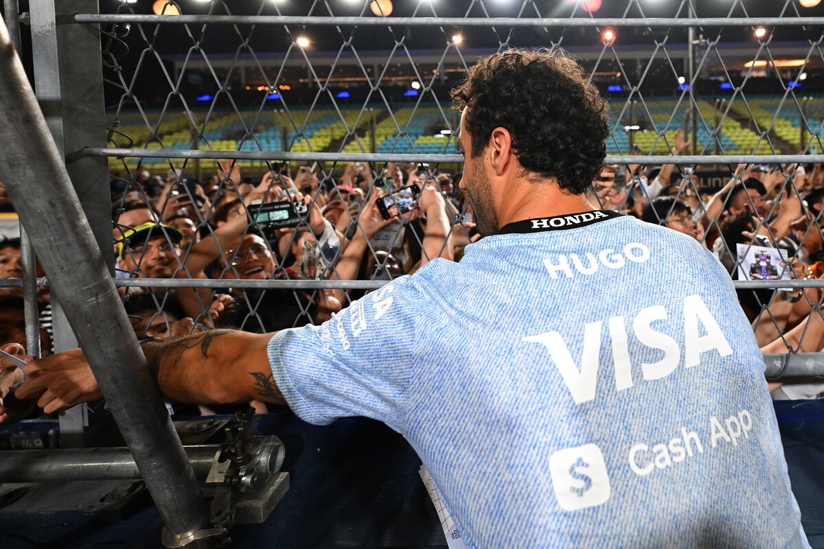 Daniel Ricciardo has thanked fans for their recognition of him in the Singapore Grand Prix. Image: Rudy Carezzevoli/Getty Images/Red Bull Content Pool