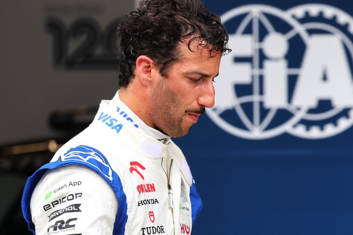 Christian Horner and Peter Bayer have failed to rule out Daniel Ricciardo being dropped from RB mid-season. Image: XPB