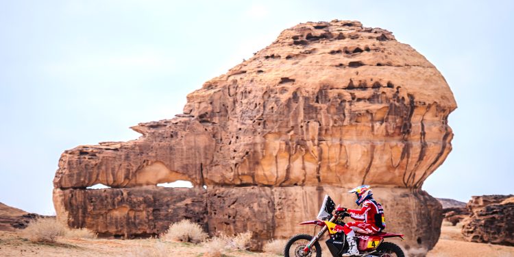 Sam Sunderland (GRB) of Red Bull Gas Gas Factory Racing races during the prologue stage of Rally Dakar 2024 in Al Ula, Saudi Arabia on January 05, 2024 // Marcelo Maragni / Red Bull Content Pool // SI202401050102 // Usage for editorial use only //