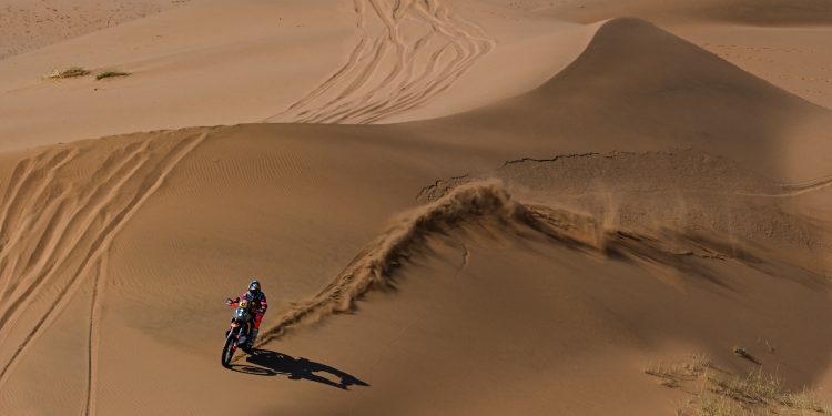 Kevin Benavides on his KTM of the Red Bull KTM Factory Racing Team during the Stage 3 of the Dakar 2024 on January 8, 2024 between Al Duwadimi and Al Salamiya, Saudi Arabia // Eric Vargiolu / DPPI / Red Bull Content Pool // SI202401080692 // Usage for editorial use only //