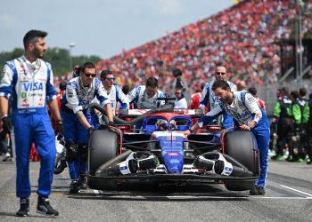 Weak race starts are hurting RB according to Daniel Ricciardo. Image: Rudy Carezzevoli/Getty Images/Red Bull Content Pool