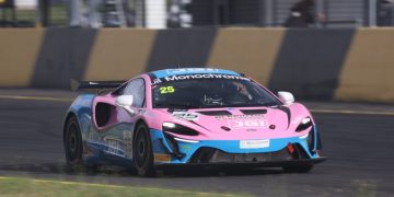 A barn-storming charge from Marcus Flack and Tom Hayman saw them win the first GT4 one-hour race. Image: Motorsport Australia